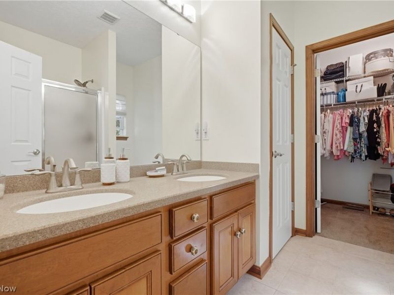 3932 Courtyard Drive , Lorain, OH 44053 Photo 8