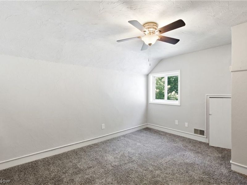 1756 Livingston Avenue , Lorain, OH 44052 Photo 13