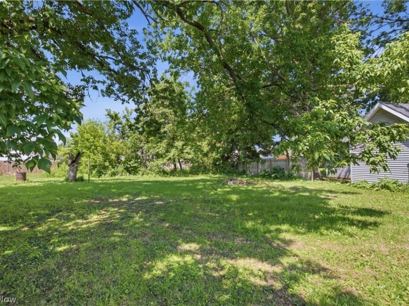 1756 Livingston Avenue , Lorain, OH 44052 Photo 16