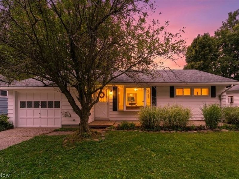 8991 Lynnhaven Road , Parma Heights, OH 44130 Photo 2