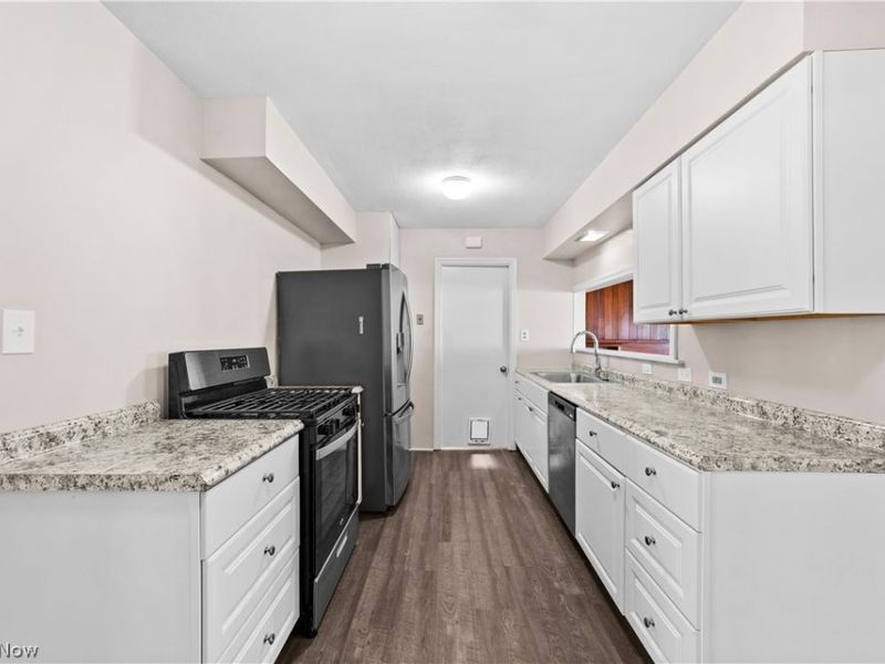 8991 Lynnhaven Road , Parma Heights, OH 44130 Photo 9