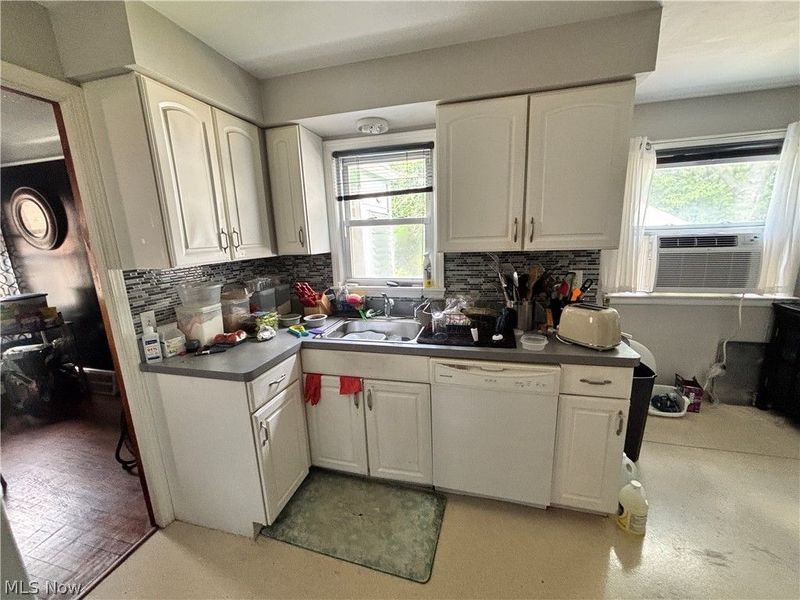 24201 Yosemite Drive , Euclid, OH 44117 Photo 8