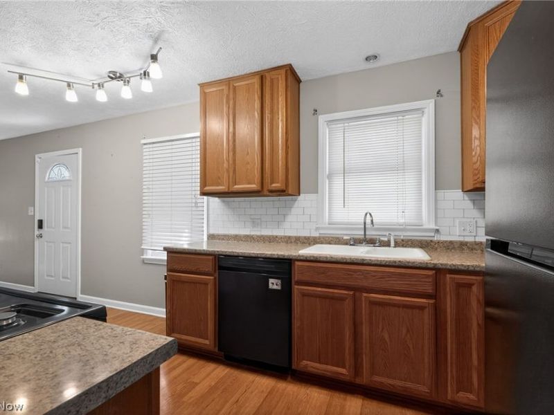 2751 Valley Road, Cuyahoga Falls, OH 44223 Photo 5