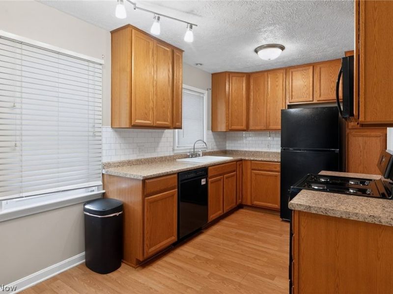 2751 Valley Road, Cuyahoga Falls, OH 44223 Photo 6