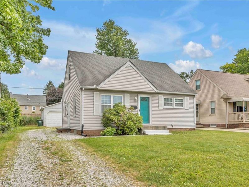 1627 33rd Street NE, Canton, OH 44714 Photo 2