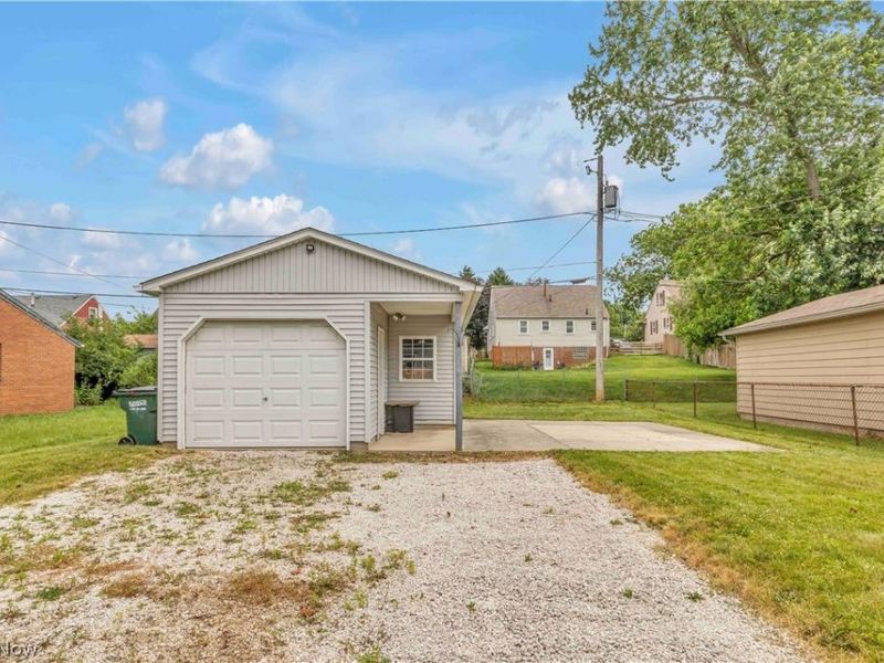 1627 33rd Street NE, Canton, OH 44714 Photo 4