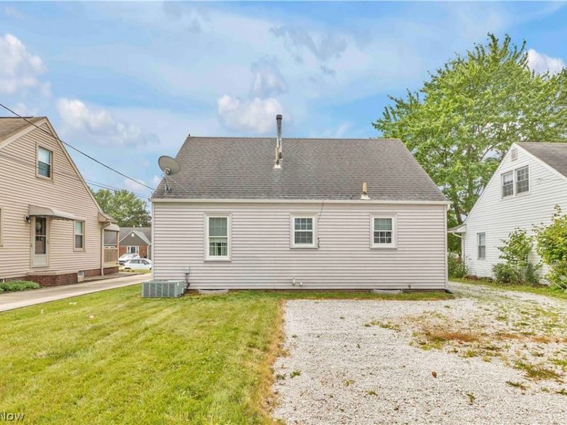 1627 33rd Street NE, Canton, OH 44714 Photo 6