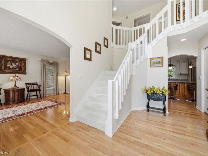 644 Clinton Lane, Highland Heights, OH 44143 Photo 2