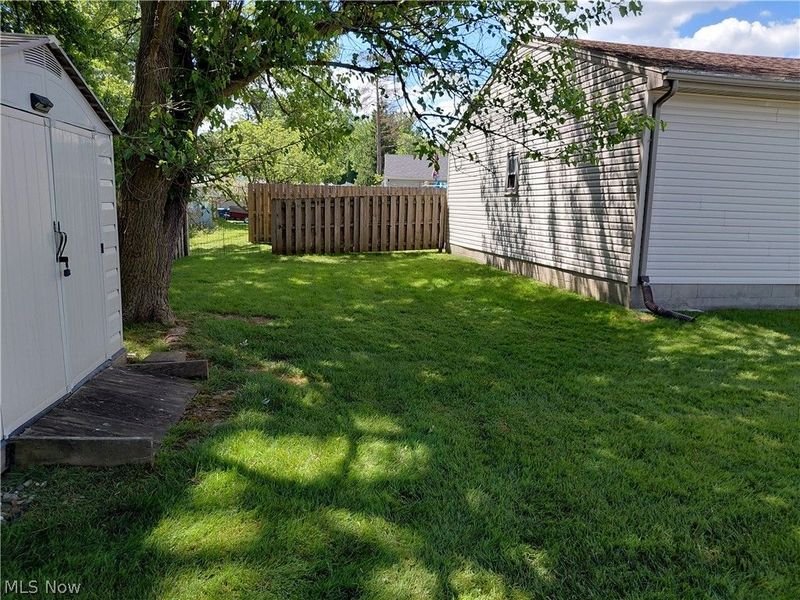 725 Gary Drive, Hubbard, OH 44425 Photo 2