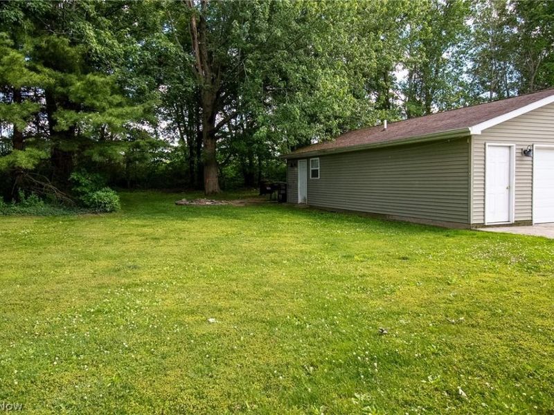 824 S Nearing Circle , Geneva, OH 44041 Photo 10