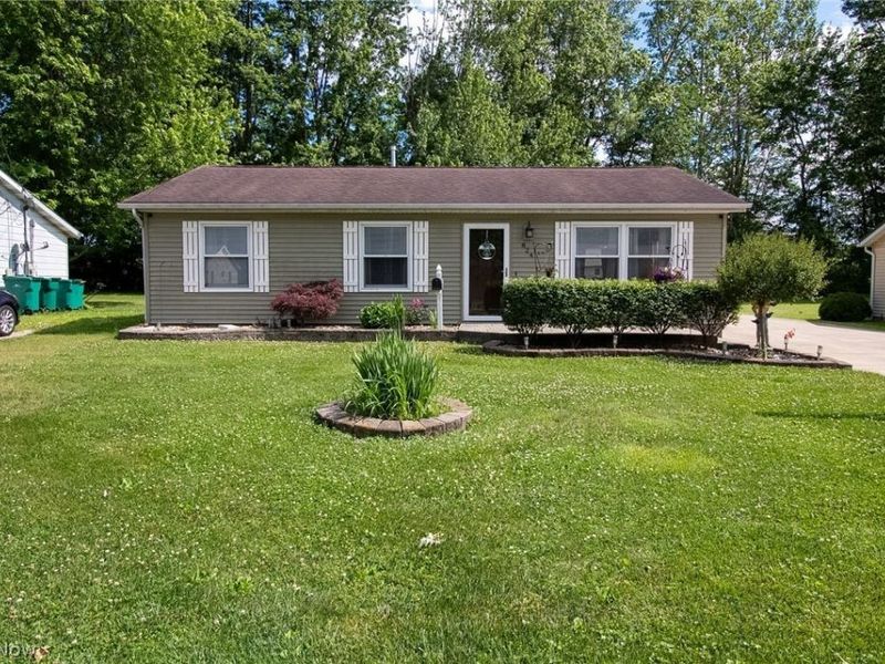 824 S Nearing Circle , Geneva, OH 44041 Photo 2