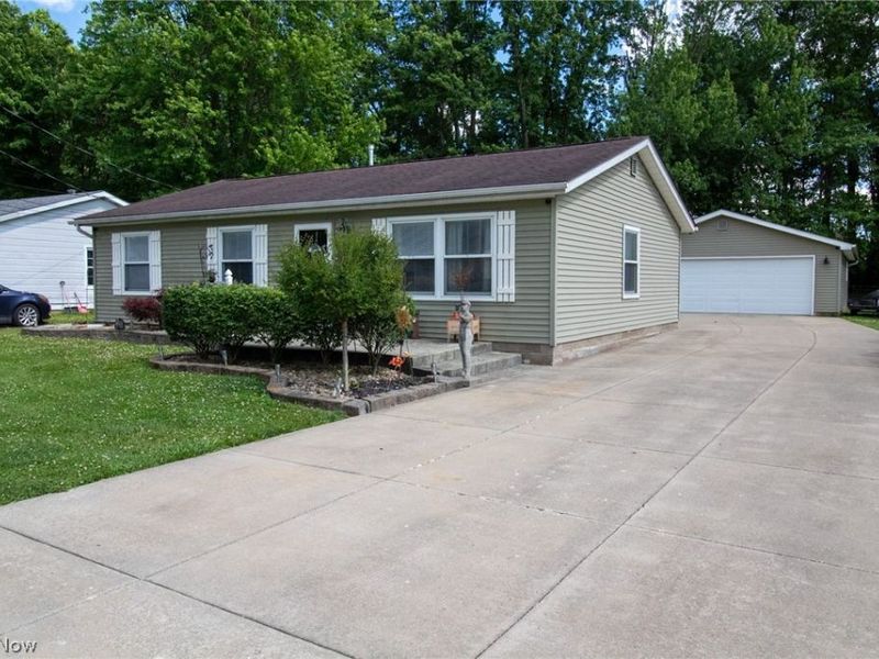 824 S Nearing Circle , Geneva, OH 44041 Photo 3