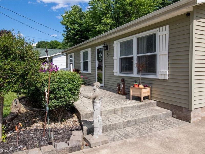 824 S Nearing Circle , Geneva, OH 44041 Photo 4