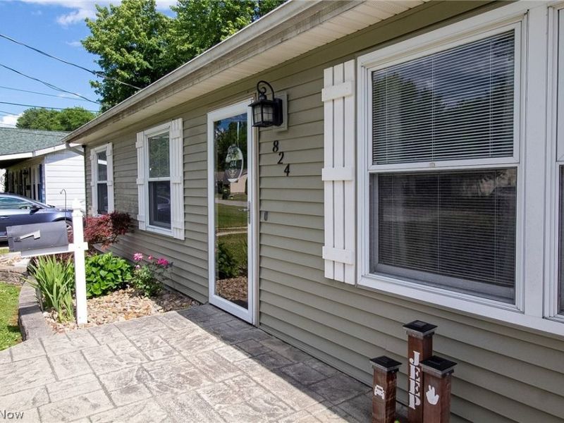 824 S Nearing Circle , Geneva, OH 44041 Photo 5