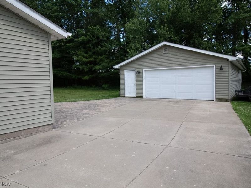 824 S Nearing Circle , Geneva, OH 44041 Photo 6