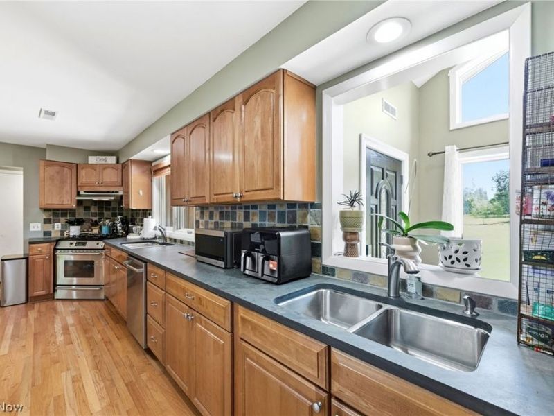 34995 Miles Road , Moreland Hills, OH 44022 Photo 31