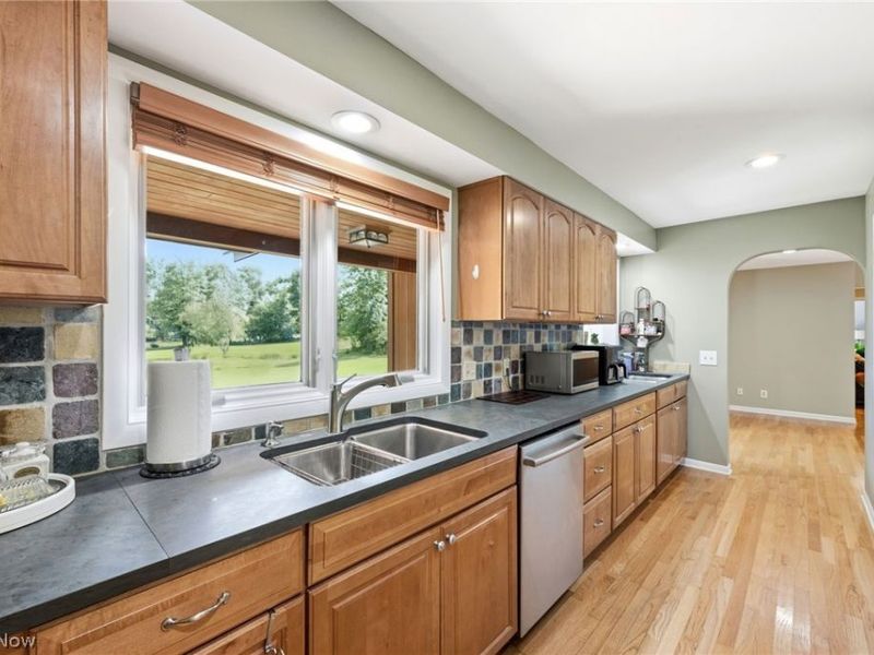 34995 Miles Road , Moreland Hills, OH 44022 Photo 33