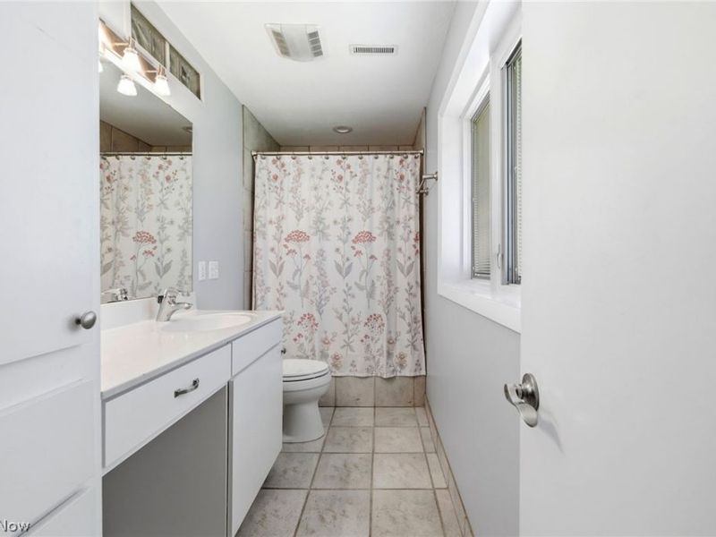 34995 Miles Road , Moreland Hills, OH 44022 Photo 38