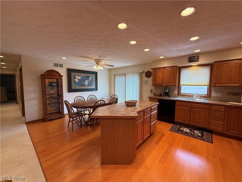 4219 Belleau Woods Circle , Uniontown, OH 44685 Photo 4