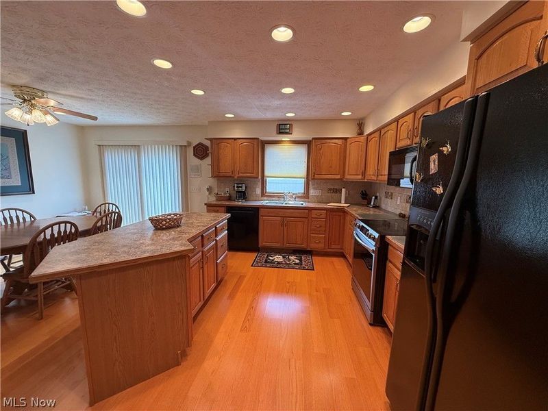 4219 Belleau Woods Circle , Uniontown, OH 44685 Photo 5