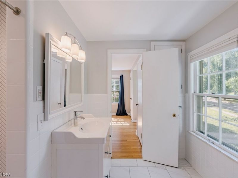 21249 Colby Road , Shaker Heights, OH 44122 Photo 18