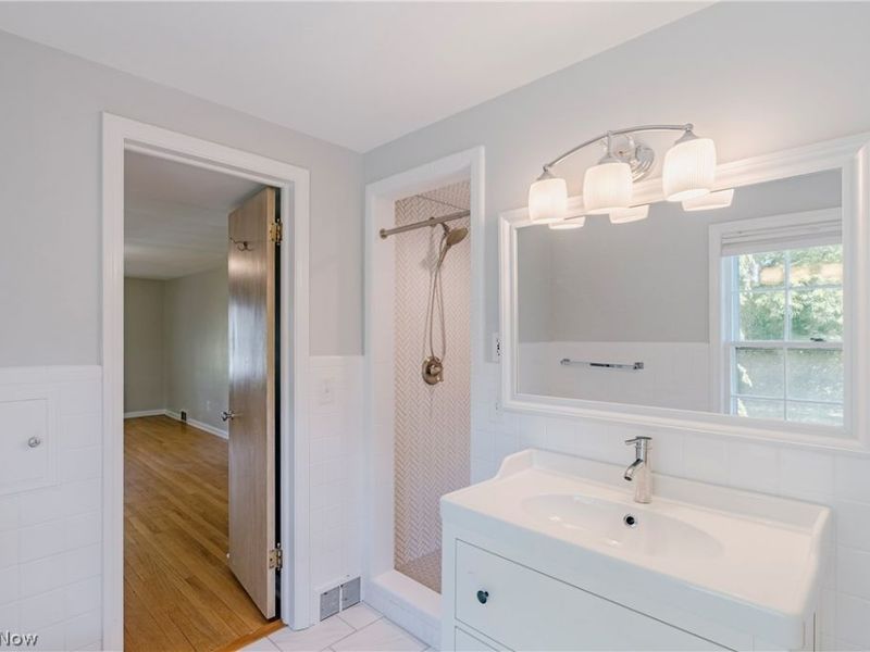 21249 Colby Road , Shaker Heights, OH 44122 Photo 19