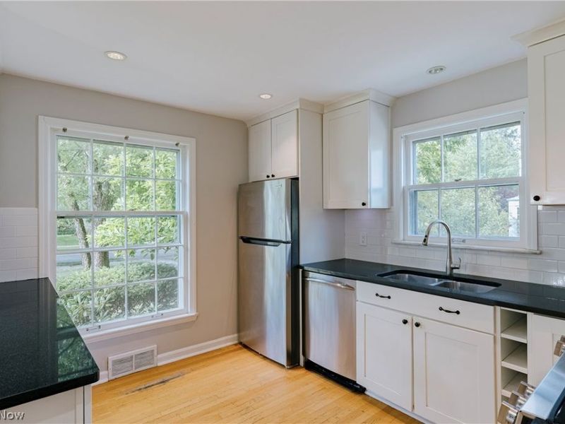 21249 Colby Road , Shaker Heights, OH 44122 Photo 7