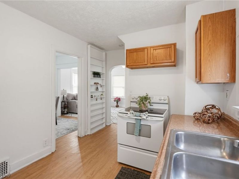 285 Sumner Court, Akron, OH 44311 Photo 9