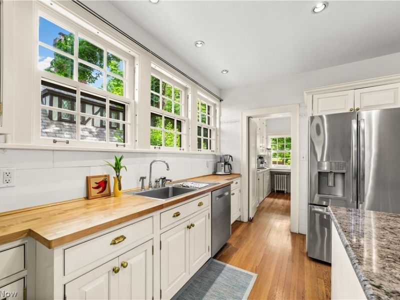 2928 Attleboro Road , Shaker Heights, OH 44120 Photo 15