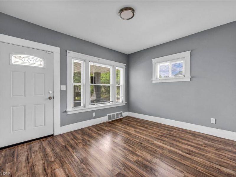 10103 Lamontier Avenue , Cleveland, OH 44104 Photo 4