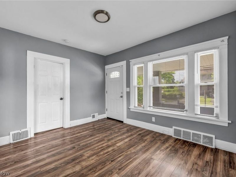 10103 Lamontier Avenue , Cleveland, OH 44104 Photo 6