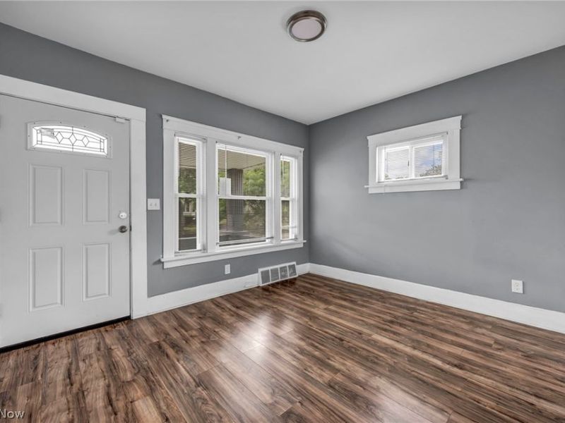 10103 Lamontier Avenue , Cleveland, OH 44104 Photo 7