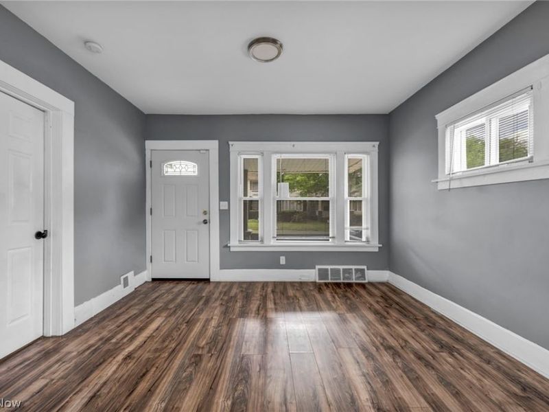 10103 Lamontier Avenue , Cleveland, OH 44104 Photo 8