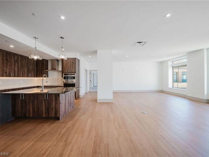 99 W Saint Clair Avenue , Cleveland, OH 44113 Photo 9