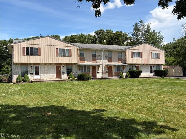 672 Loomis Avenue , Unit 682, Cuyahoga Falls, OH 44221