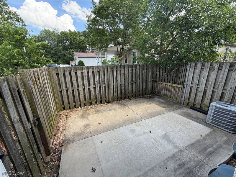 672 Loomis Avenue , Unit 682, Cuyahoga Falls, OH 44221 Photo 6