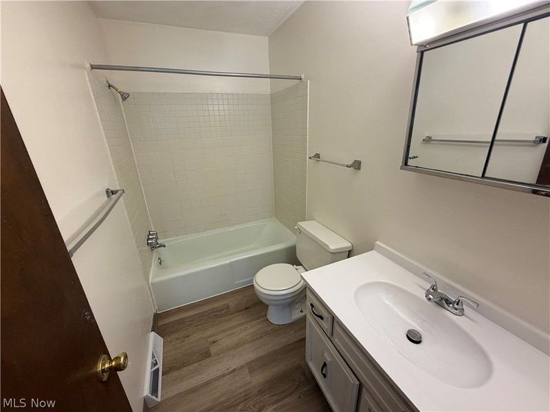 672 Loomis Avenue , Unit 682, Cuyahoga Falls, OH 44221 Photo 9