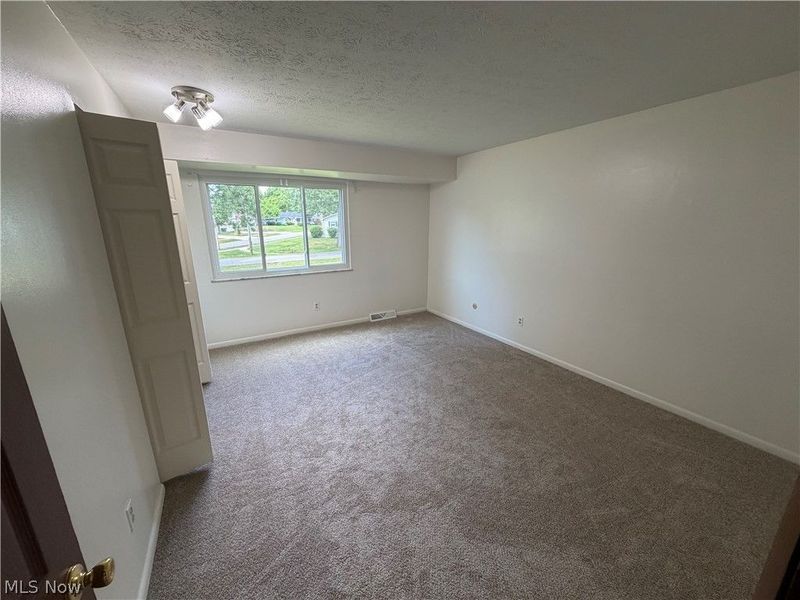 660 Loomis Avenue , Unit 670, Cuyahoga Falls, OH 44221 Photo 6