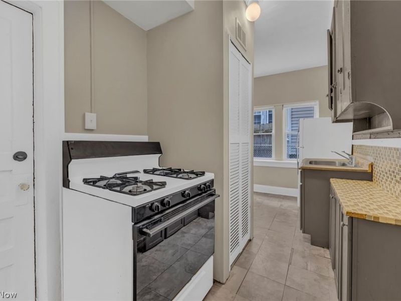 3438 Bosworth Road , Cleveland, OH 44111 Photo 13