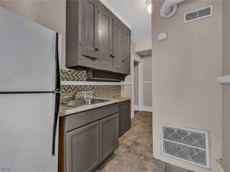 3438 Bosworth Road , Cleveland, OH 44111 Photo 15