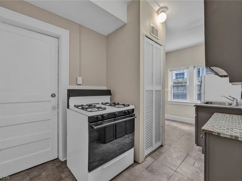 3438 Bosworth Road , Cleveland, OH 44111 Photo 16