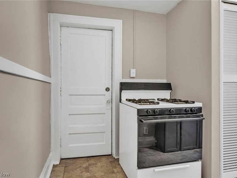 3438 Bosworth Road , Cleveland, OH 44111 Photo 18