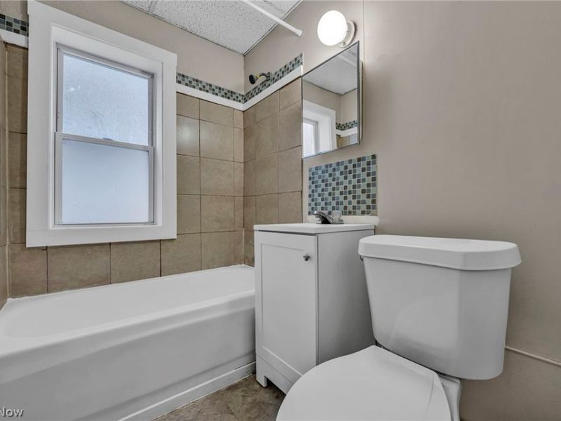 3438 Bosworth Road , Cleveland, OH 44111 Photo 27
