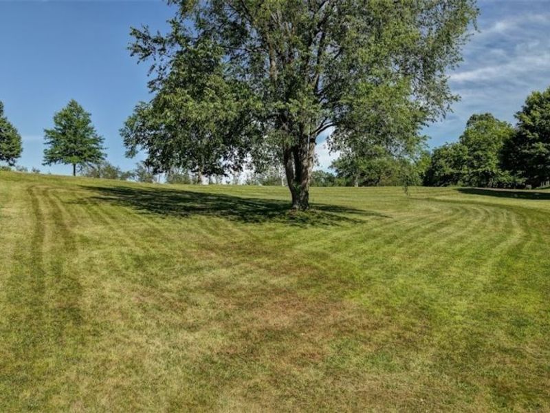Briarwood Drive SE, New Philadelphia, OH 44663 Photo 3