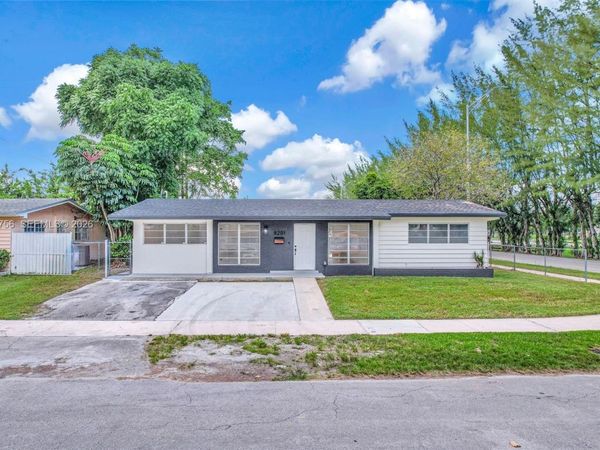 8201 SW 42nd St , Miami, FL 33155