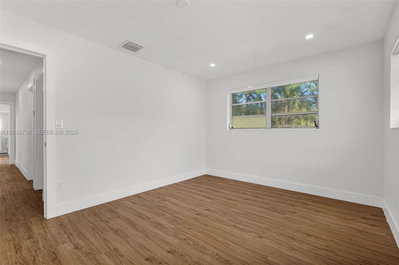 8201 SW 42nd St , Miami, FL 33155 Photo