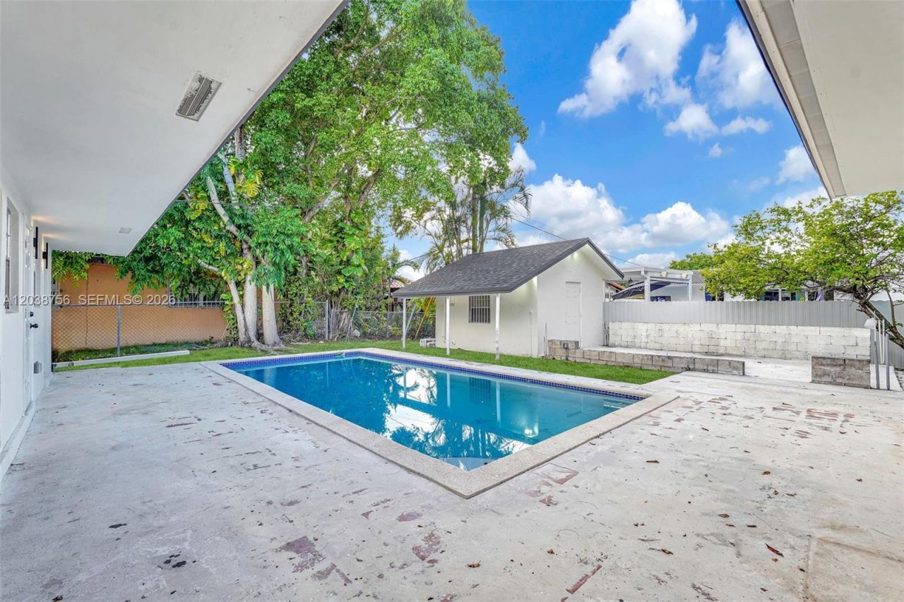 8201 SW 42nd St , Miami, FL 33155 Photo
