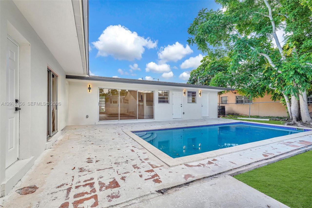 8201 SW 42nd St , Miami, FL 33155 Photo