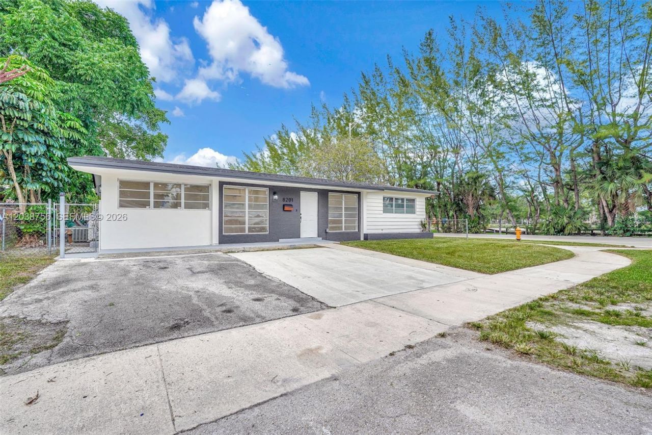 8201 SW 42nd St , Miami, FL 33155 Photo