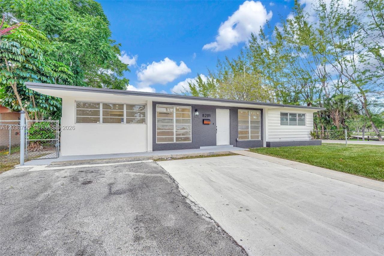 8201 SW 42nd St , Miami, FL 33155 Photo